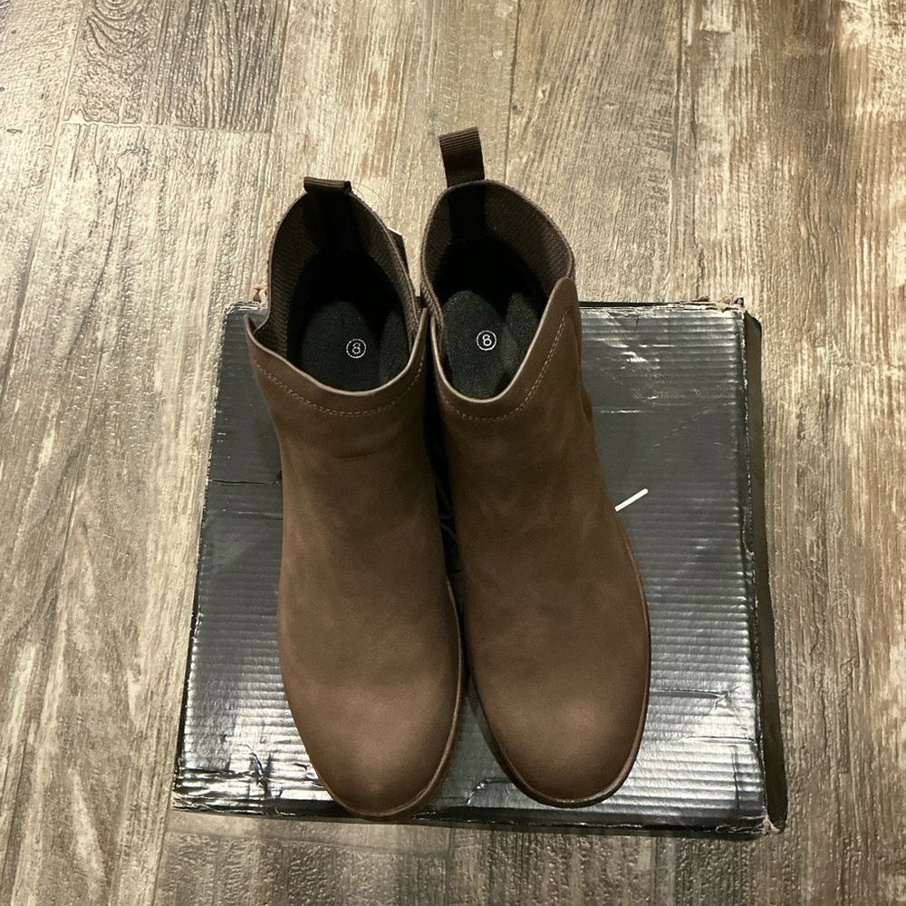 Elegant Brown Ankle Booties Size 8 - Picture 10 of 16